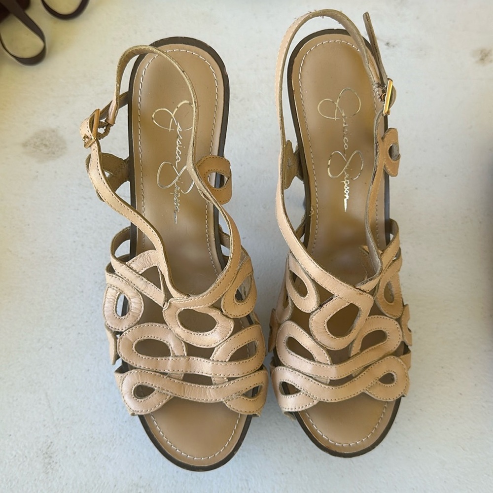 Jessica Simpson heels, beige, size 7b / 37